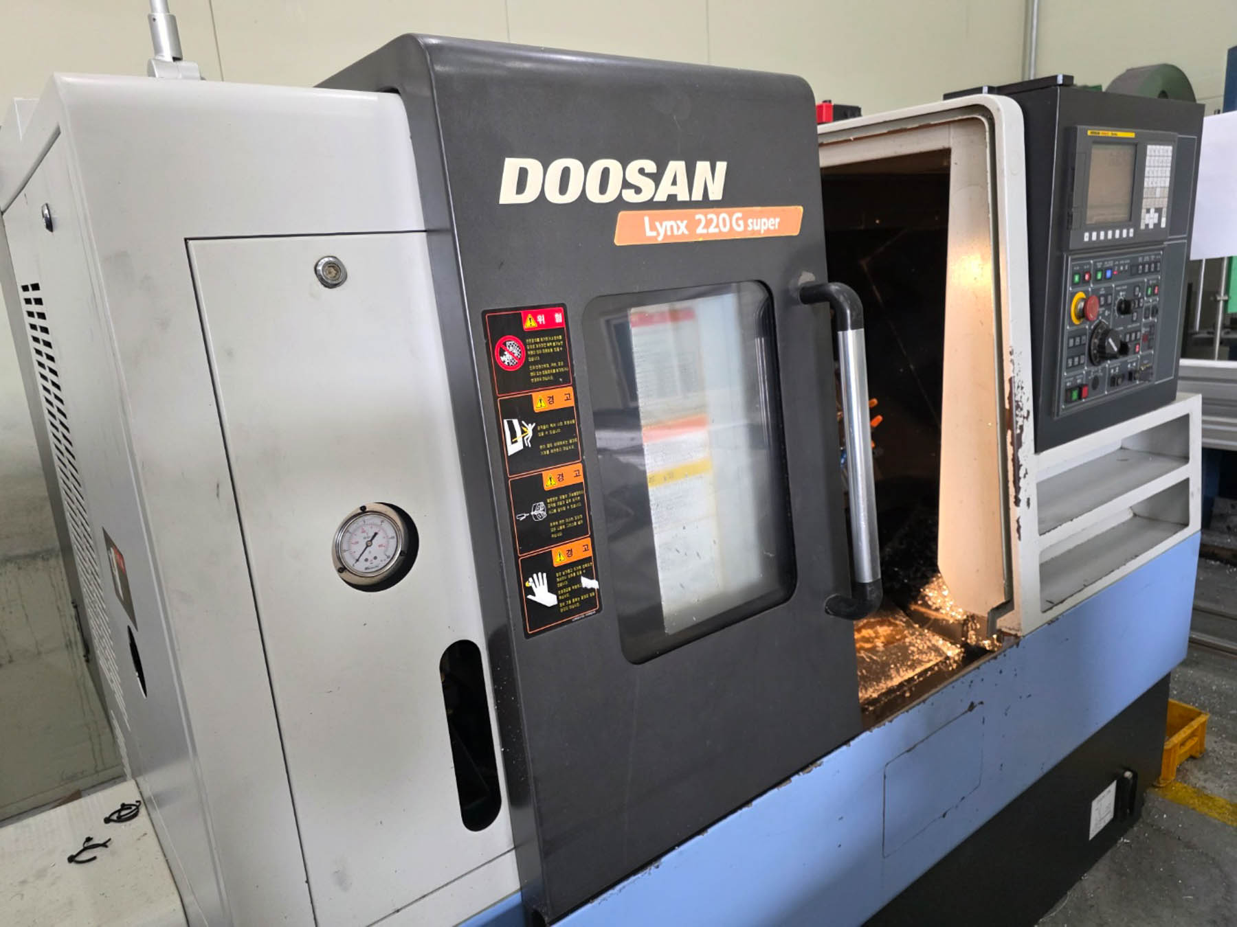 Tour CNC DOOSAN DN SOLUTIONS LYNX 220GS (2010) id11311